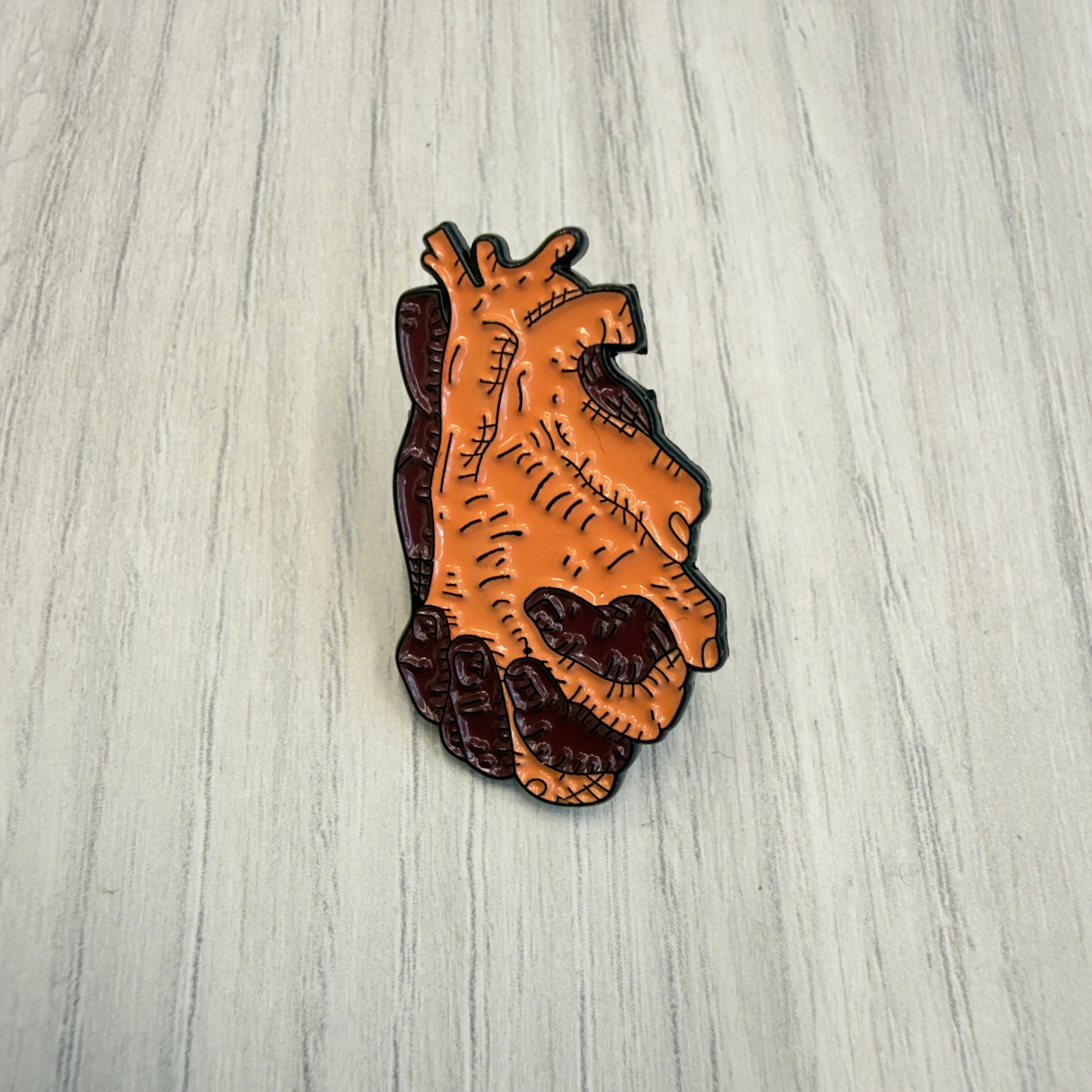 Spilletta Cuore Mani Intrecciate